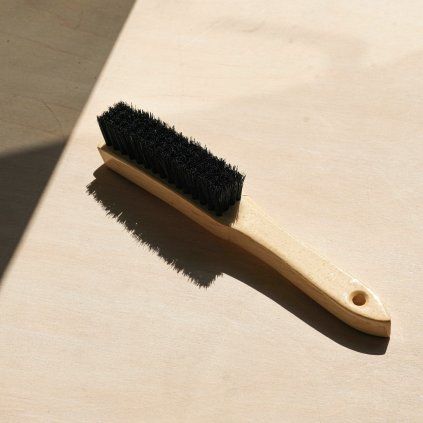 01 tokyo tools r russell štětec na oblečení